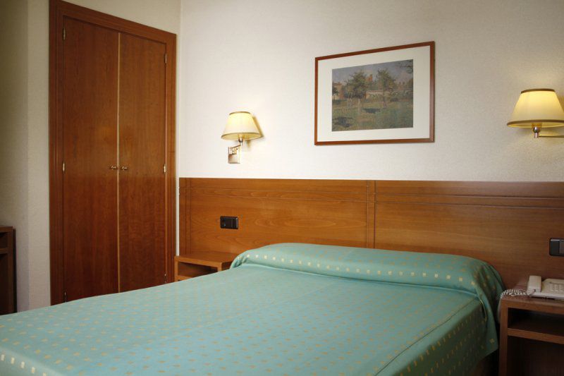 Hotel Yit Conquista De Toledo Pokoj fotografie