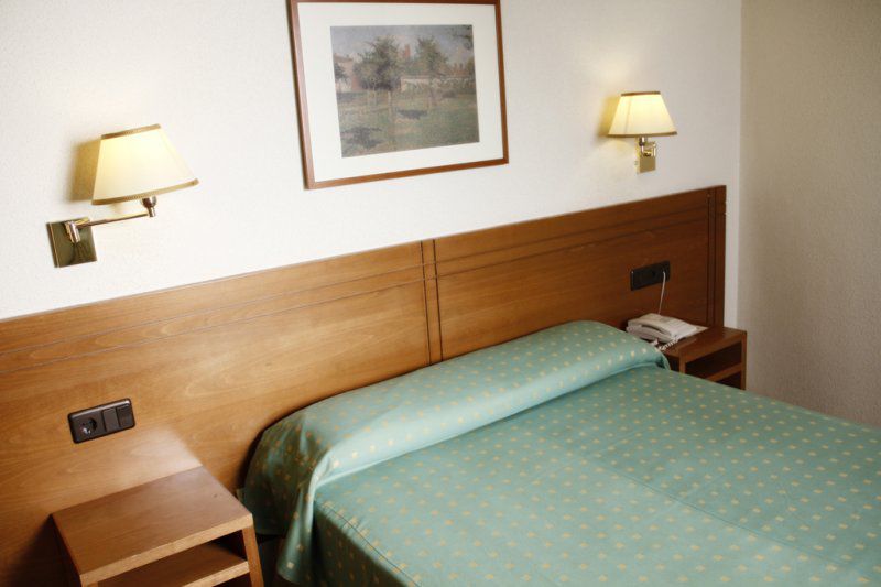 Hotel Yit Conquista De Toledo Pokoj fotografie