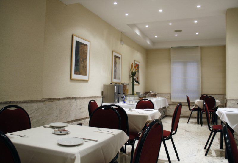 Hotel Yit Conquista De Toledo Restaurace fotografie
